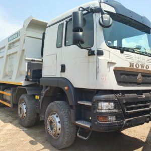 Howo 8X4 12 TIRES